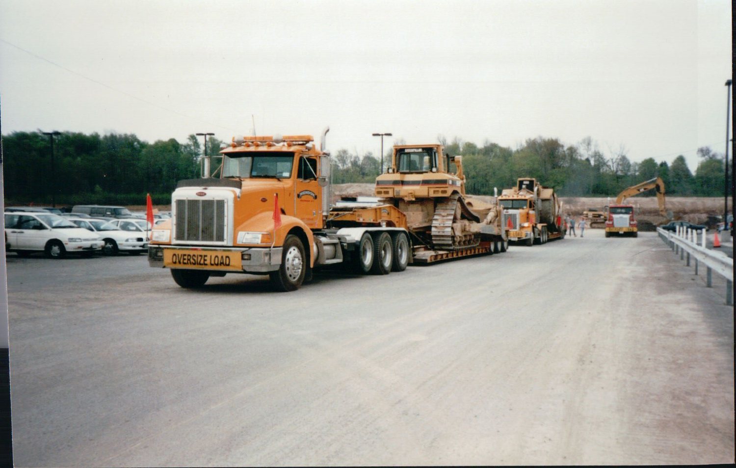 Peterbilt hauling a Caterpillar bulldozer