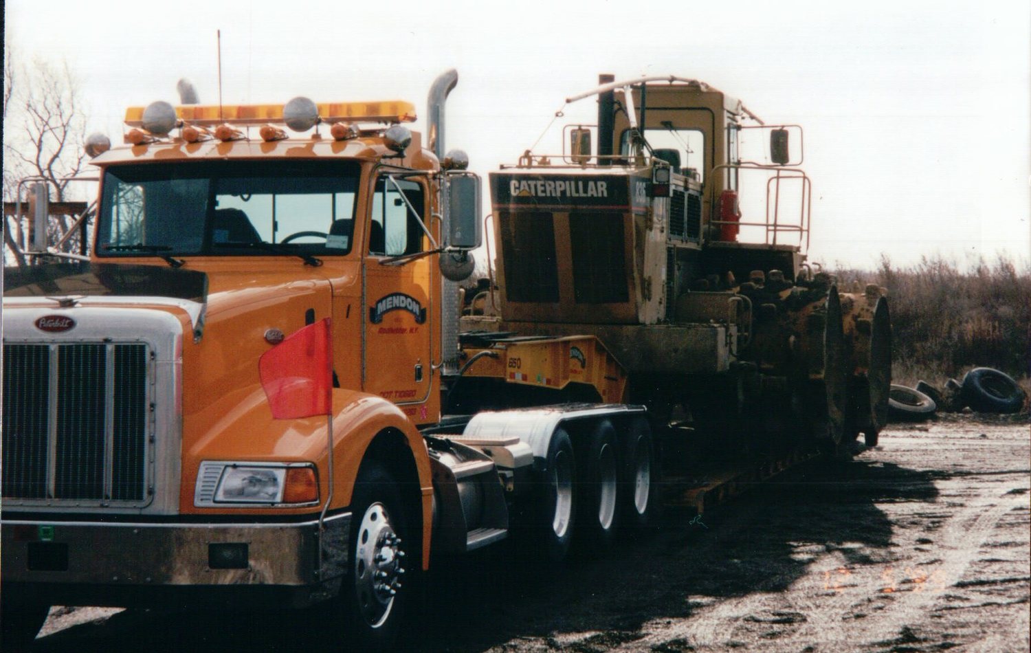Peterbilt hauling a Caterpillar motor grader